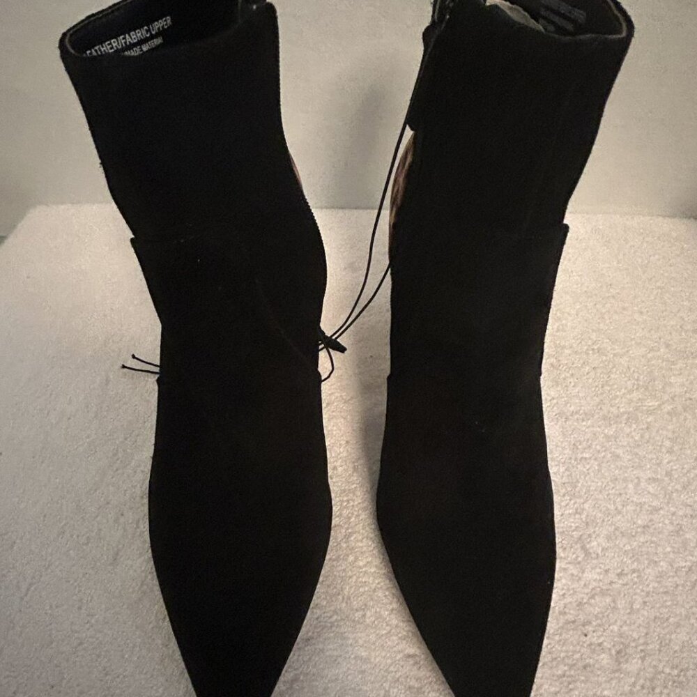 NWOB Violet & Red Quintin Black and Leopard Print Suede Heeled Booties 8.5 - Picture 5 of 14